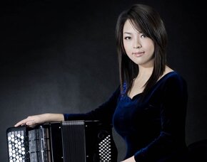 Vortrag der Akkordeonistin Na Song