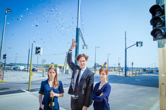 Birgit und Nicole Radeschnig mit Hosea Ratschiller © Peter Sihorsch