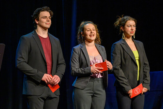 Moderator*innen Nikolaus Lessky, Helena Vogel und Nora Wahl © W. Simlinger