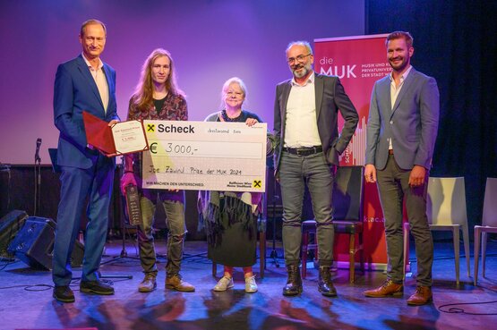 Andreas Mailath-Pokorny (Rektor), Abel Marton Nagy (Preisträger 2021), Marianne Mendt, Günther Haas (Raiffeisen Wien), Lars Seniuk (Studiengangsleiter Jazz) © Wolfgang Simlinger