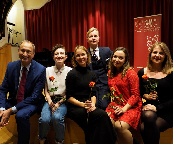 Rektor Dr. Andreas Mailath-Pokorny, Lara Sienczak, Deike gr. Darrelmann, Max Raabe, Lea Gordin und Julia Sturzlbaum © Armin Bardel