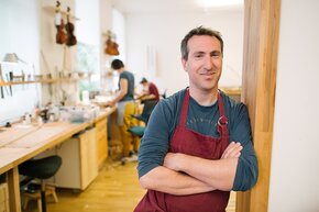 Porträt von Martin Reiter in seiner Werkstatt