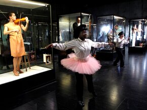 Pfeffersäcke im Zuckerland & Elfriede Jelinek: Strahlende Verfolger. Schauspielhaus Hamburg, 2014, Ensemble © Klaus Lefebvre/Schauspielhaus