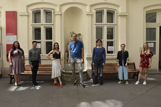 v.l.n.r.: Lisa Rottensteiner, Christopher Green, Caroline Hat, Andreas Mailath-Pokorny, Moritz Mausser, Hannah Schranz, Kathrin Schreier 