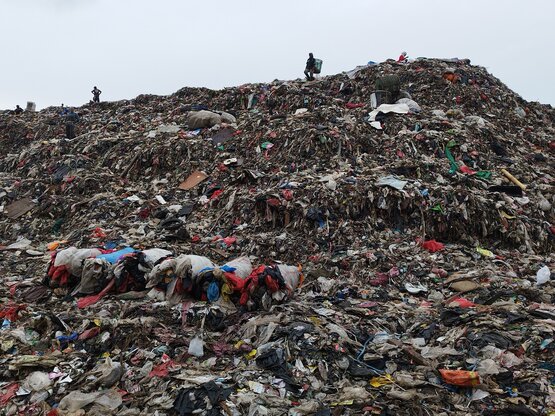 dreambook of another world or burning issues © Claudia Bosse