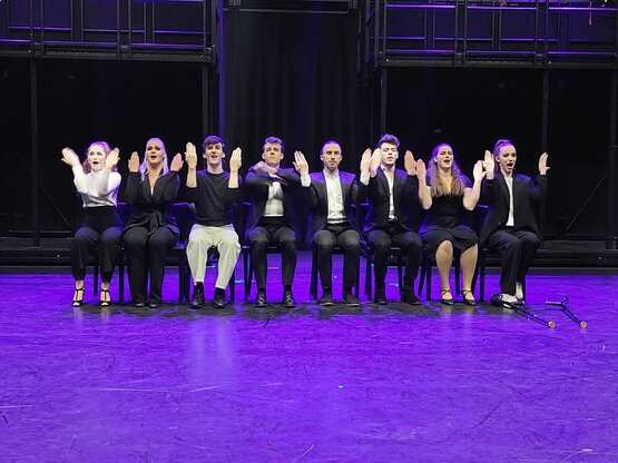 V. l. n. r.: Victoria Sedlacek, Marlene-Lydia Fröhlich, Fabian Koller, Cedric Schröter, Janik Oelsch, Benedikt Johannes Solle, Bianca Basler, Ann-Charlotte Wittmann © Alex. Riener