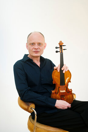 Porträt von Regis Bringolf, fotografiert von Franziska Strafanek