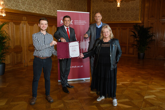v.l.n.r.: Daniel Holzleitner, Wirtschaftsstadtrat Peter Hanke, Rektor Dr. Mailath-Pokorny, Marianne Mendt © Wolfgang Simlinger