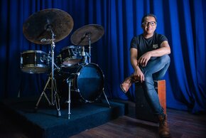 Workshop „Malagasy Polyrhythms for Drums“ mit Josia Rakotondravohitra