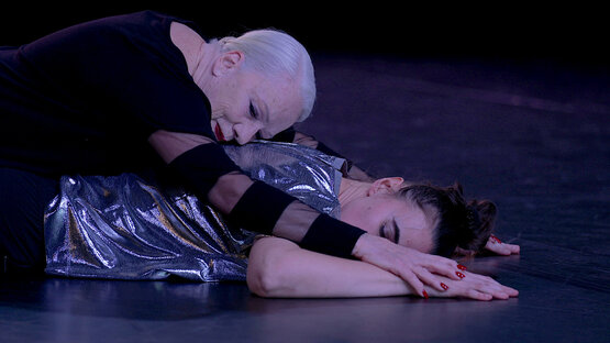 Doris Uhlich und Susanne Kirnbauer-Bundy in „Come Back Again“ @ Alexi Pelekanos