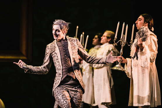 Flo Stanek als „Gestiefelter Kater“ © Lupi Spuma