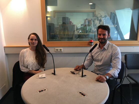 Anna Nekhames und Sebastian Skocic im Studio