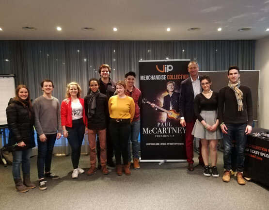 Rektor Dr. Mailath-Pokorny und Studierende der MUK Backstage in der Stadthalle