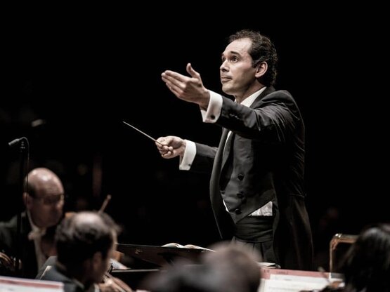 Dieses Jahr unterrichtet Stardirigent Tugan Sokhiev bei der Angelika Prokopp Sommerakademie der Wiener Philharmoniker (Foto: Marco Borggreve)